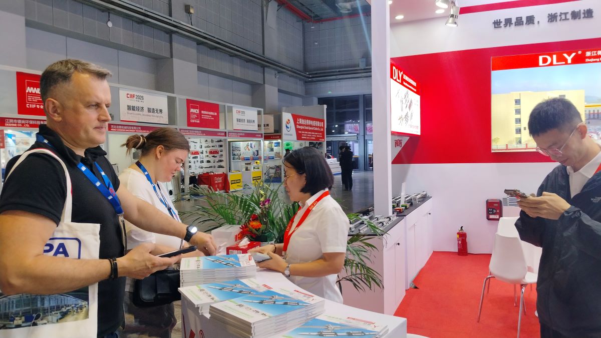 DLY engineer discussing ball screw specifications with an overseas visitor at CIIF 2026 DLY engineer discussing ball screw specifications with an overseas visitor at CIIF 2026